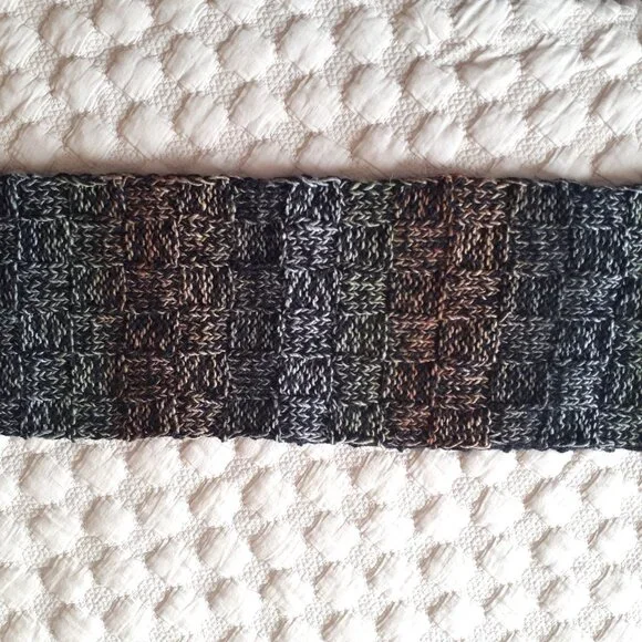 Hand knitted scarf - Picture 3 of 4